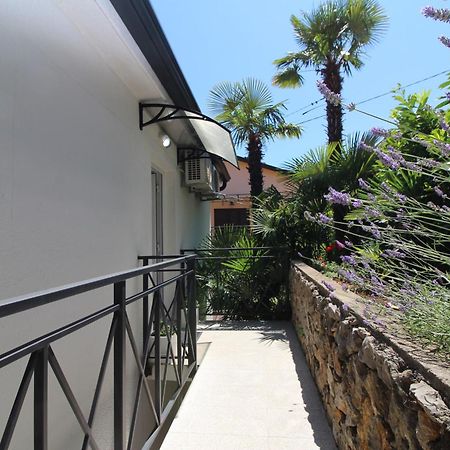 Apartments Seccareccia Opatija Rum bild
