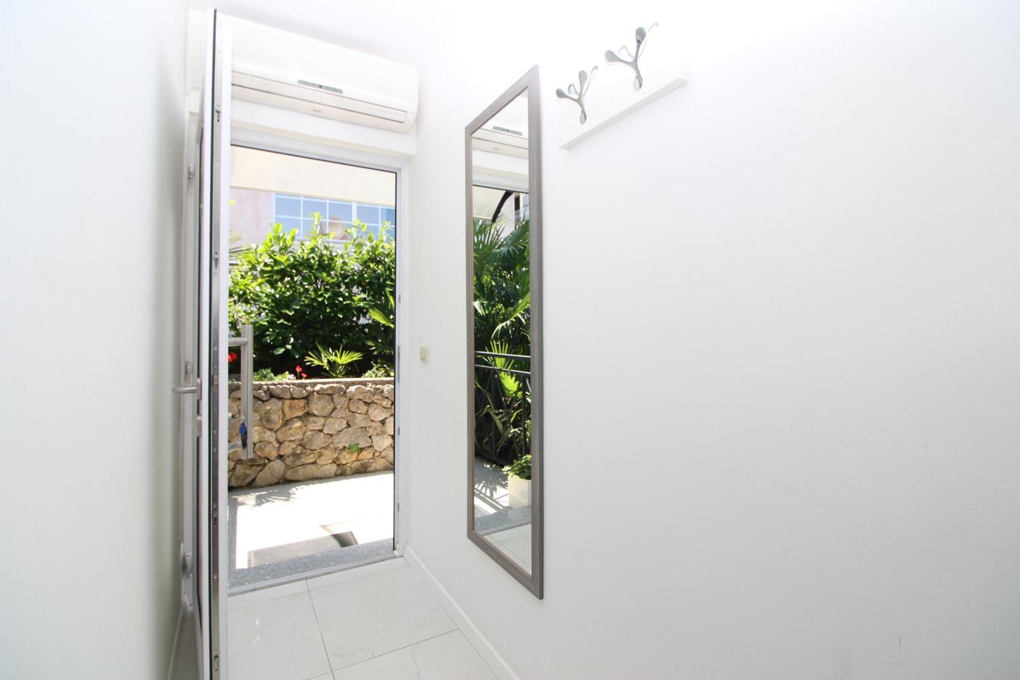 Apartments Seccareccia Opatija Rum bild
